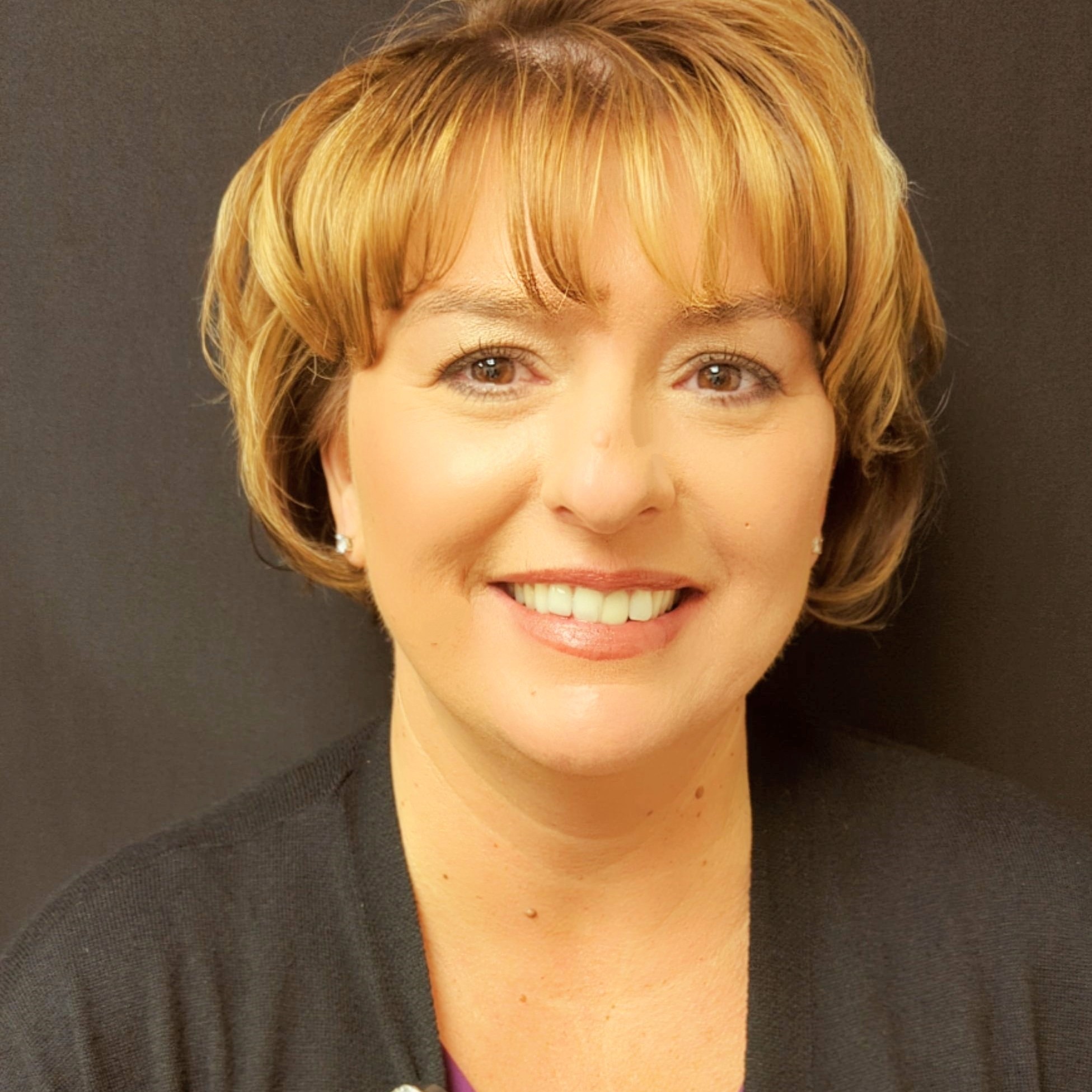 Sommer Phipps Headshot (2)